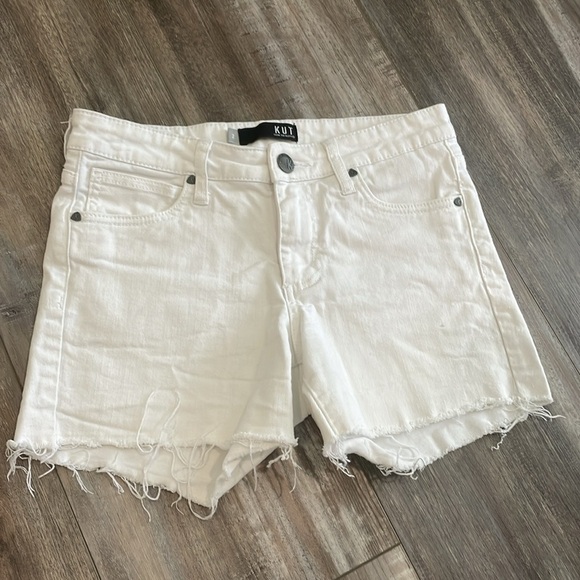 Kut From The Kloth Andrea White Denim Shorts size 2 - Picture 4 of 9
